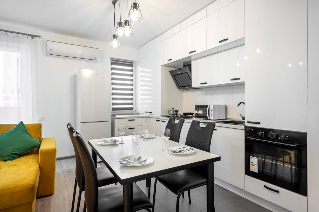 Ferienwohnung Carol New Building With Balcony Bukarest Exterior foto